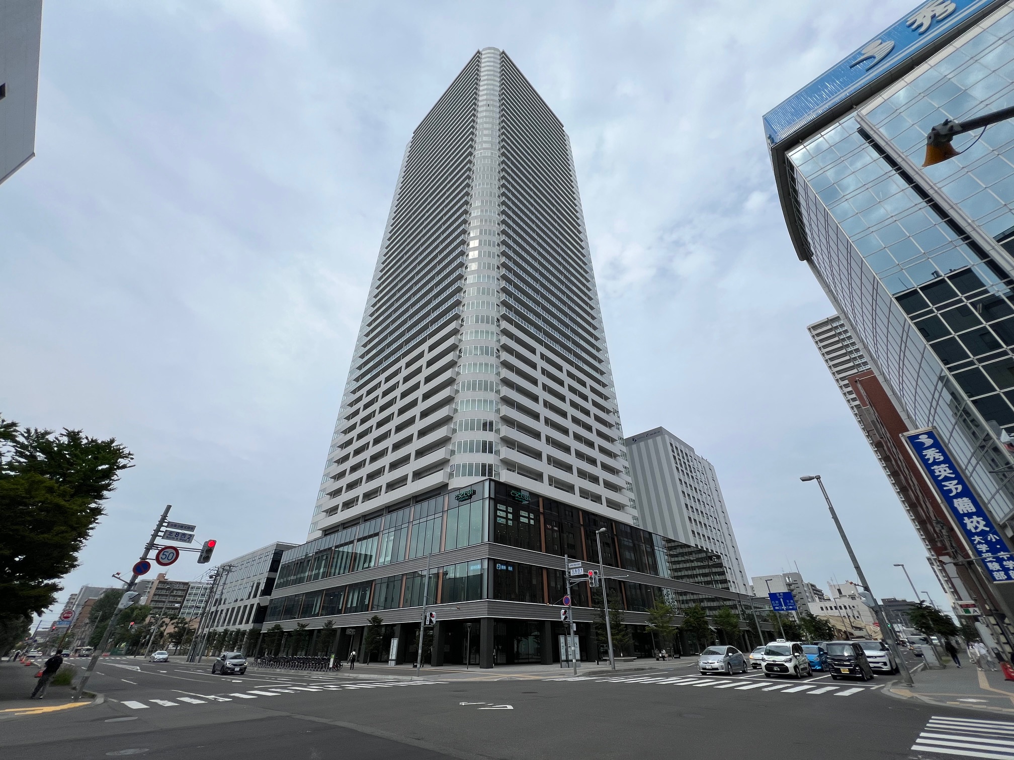 地下鉄「さっぽろ」駅地下直結のONE札幌ステーションタワーの売却を依頼されました。